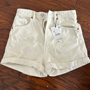 Off white denim Zara rolled cuff shorts ** new with tags***